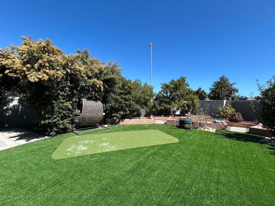 To Let 4 Bedroom Property for Rent in Sandown Western Cape